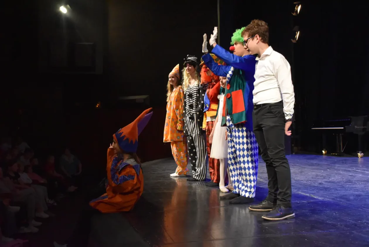 Umjetnička škola, Edukativni program (30)