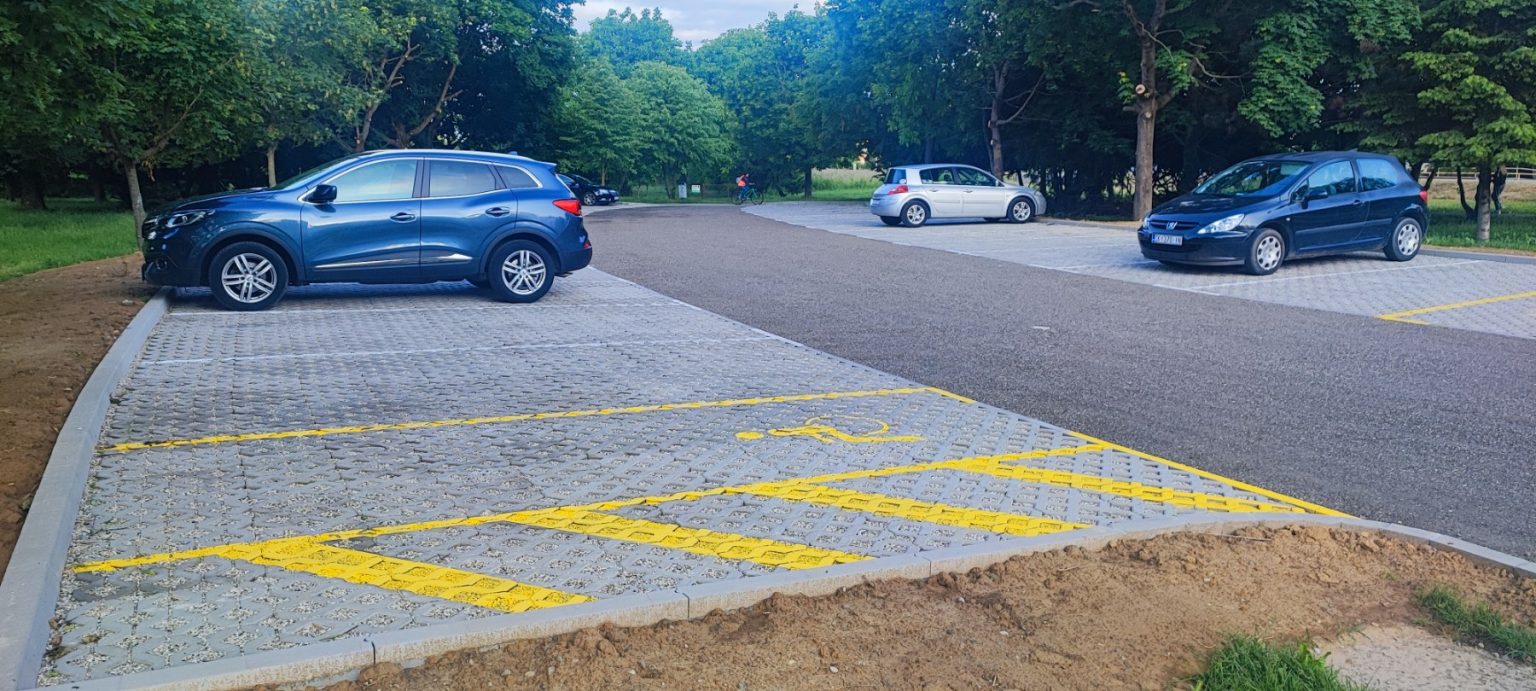 Uređeno parkiralište kod željezničke postaje Buzovec (1)