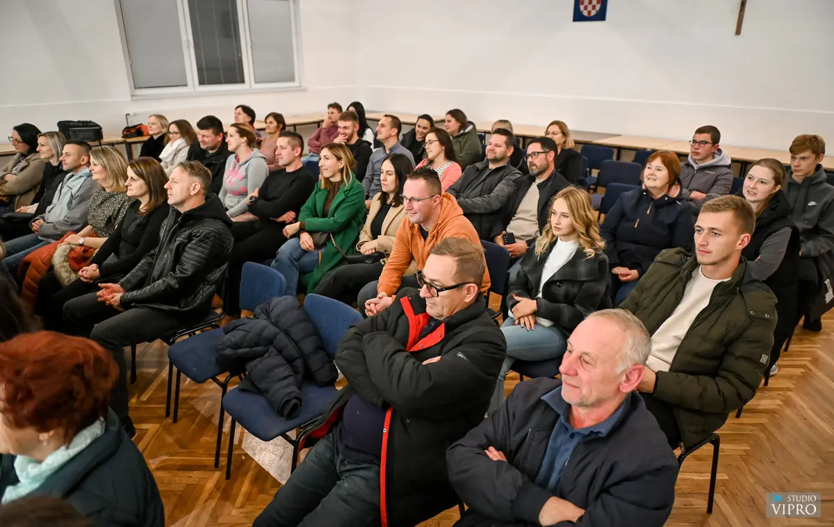 Uz nastup Vlatka Štampara otvoren obnovljeni Dom kulture u Cirkovljanu (1)