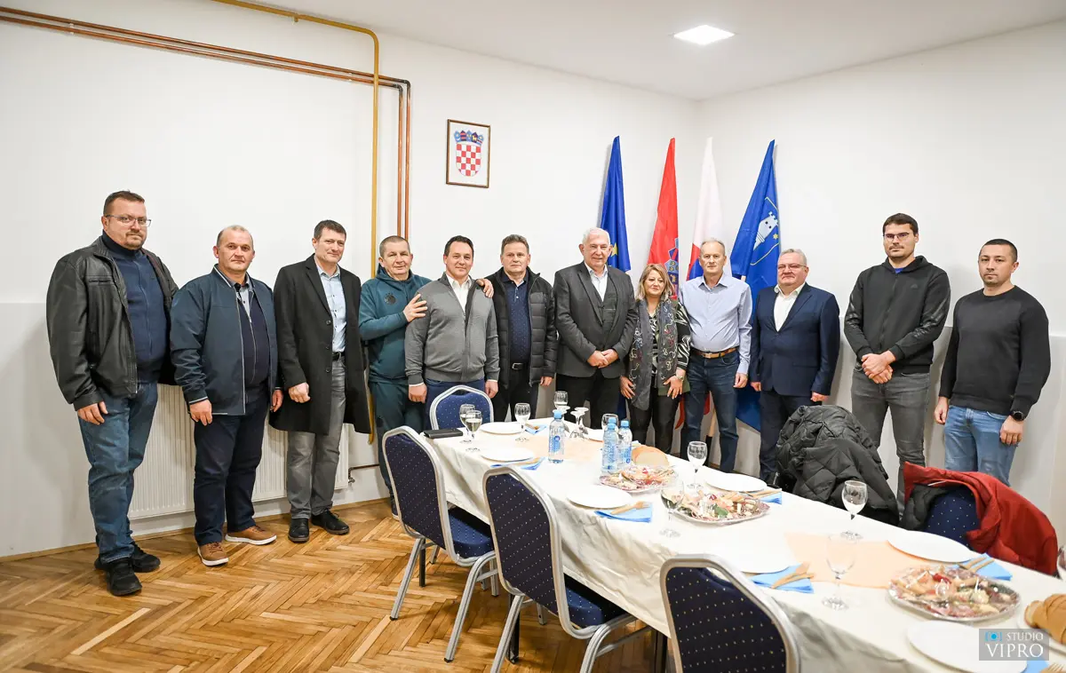 Uz nastup Vlatka Štampara otvoren obnovljeni Dom kulture u Cirkovljanu (13)