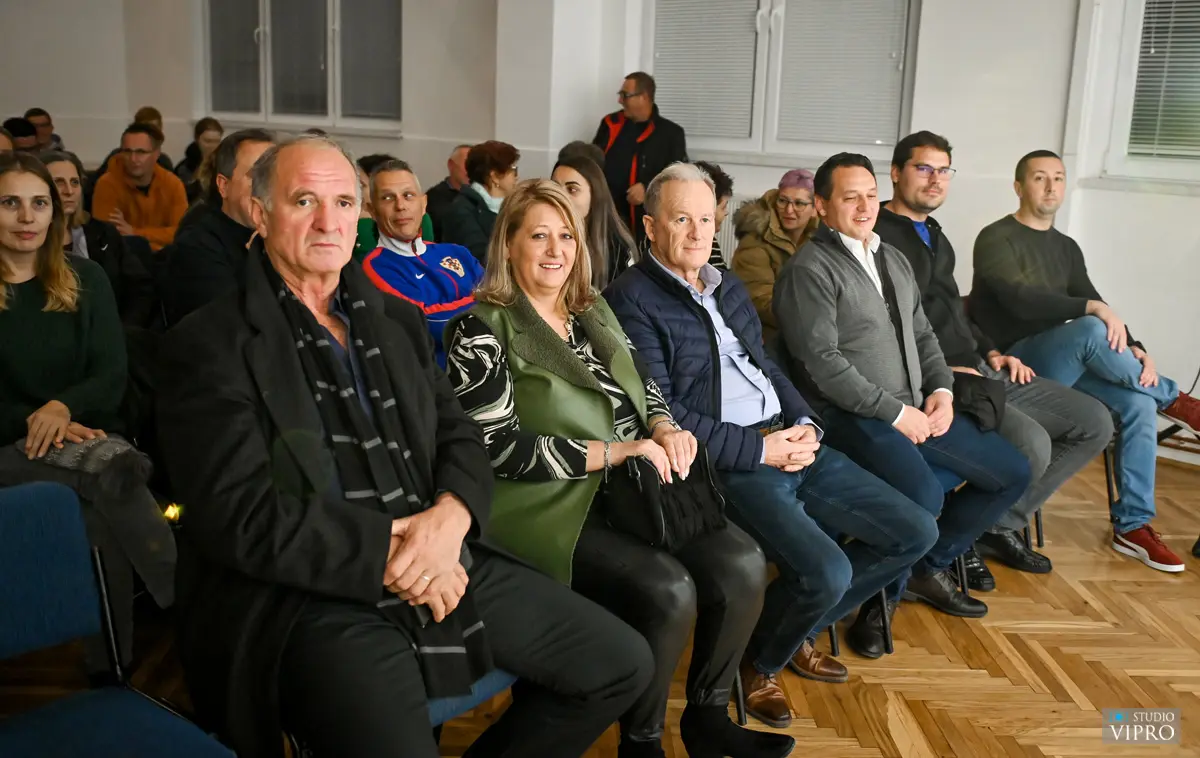 Uz nastup Vlatka Štampara otvoren obnovljeni Dom kulture u Cirkovljanu (23)