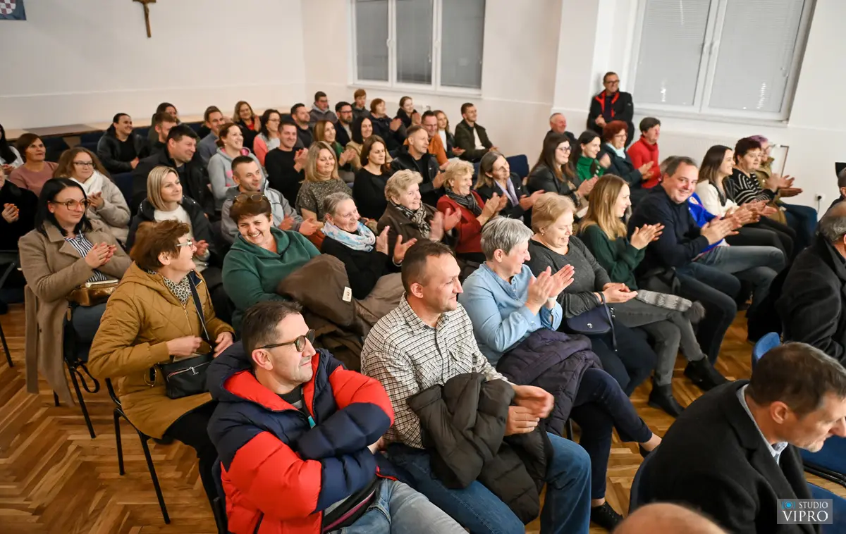 Uz nastup Vlatka Štampara otvoren obnovljeni Dom kulture u Cirkovljanu (25)