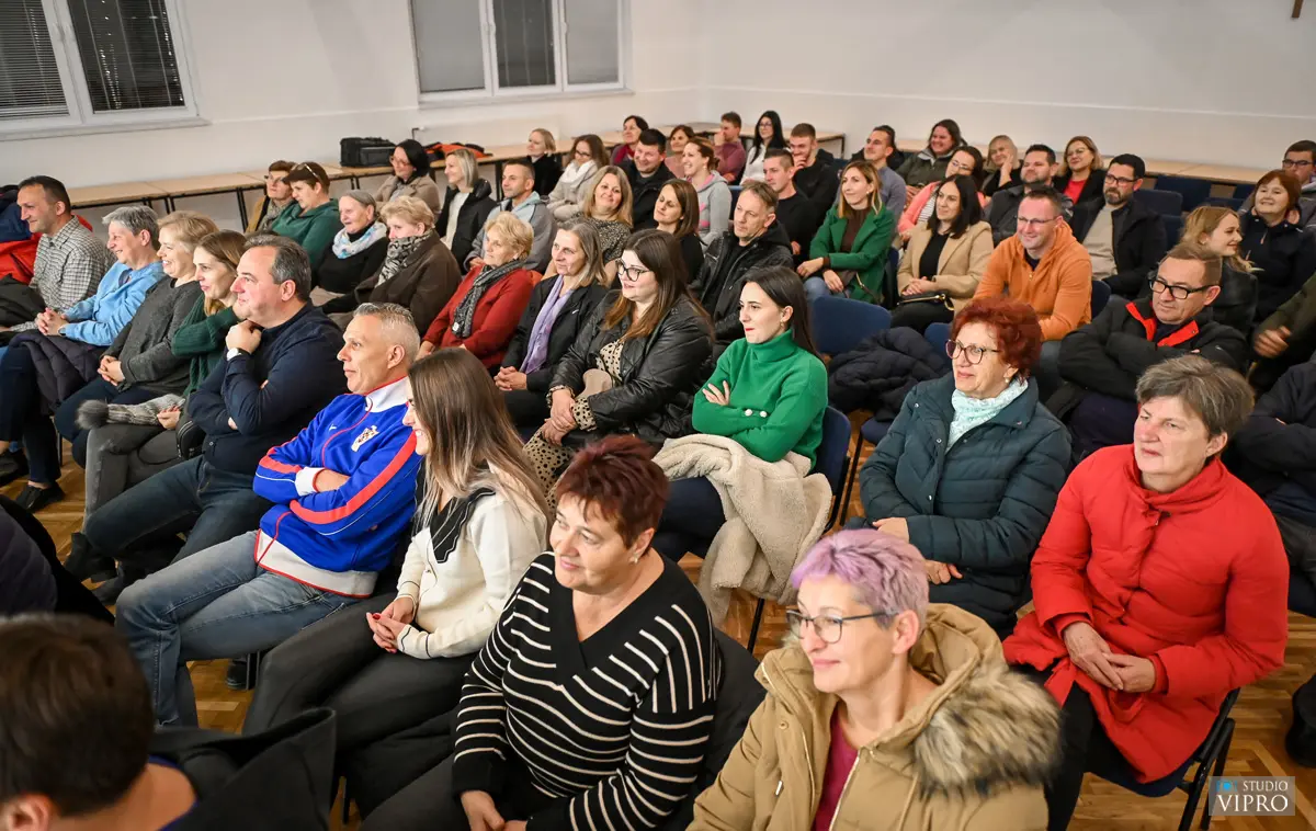 Uz nastup Vlatka Štampara otvoren obnovljeni Dom kulture u Cirkovljanu (27)