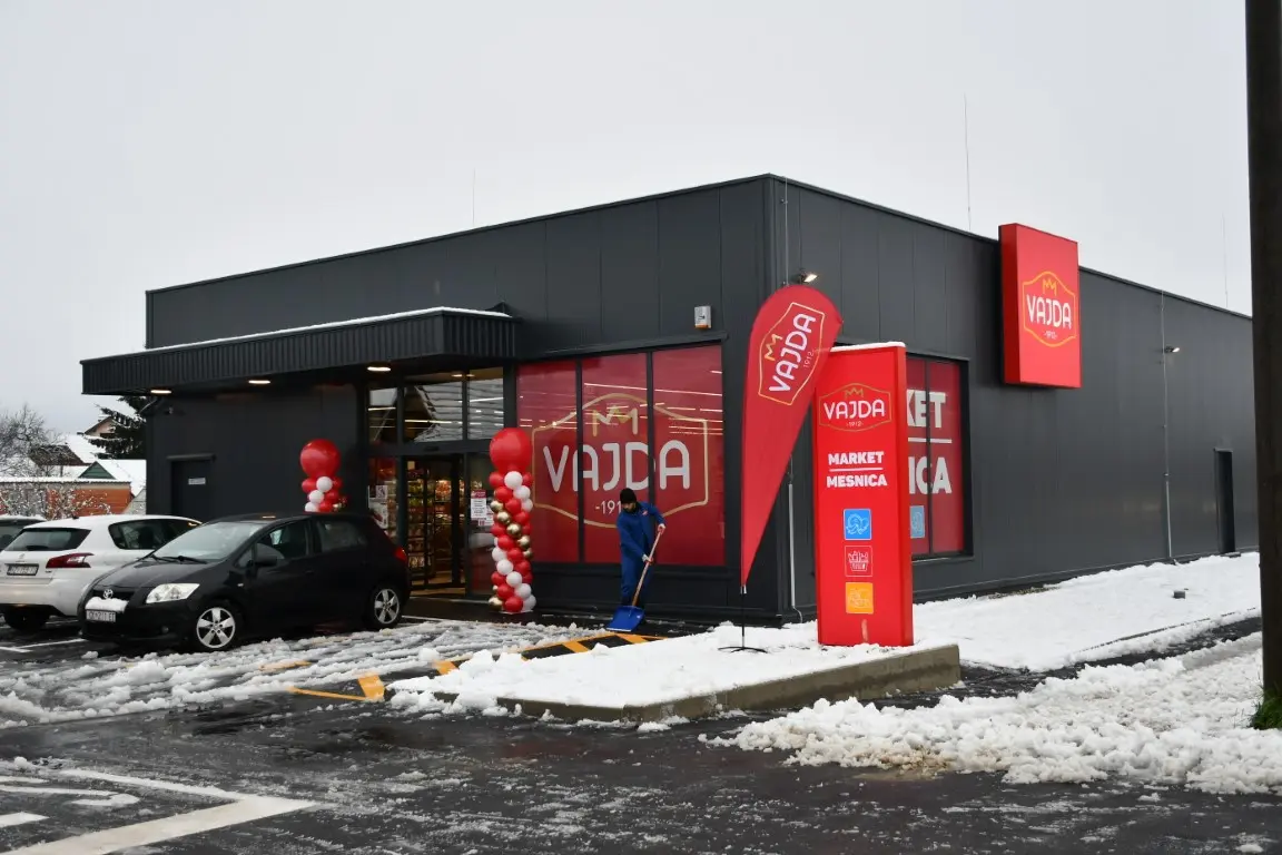 VAJDA NEDELISCE (8) (Medium) VAJDA NEDELISCE (8) (Medium)