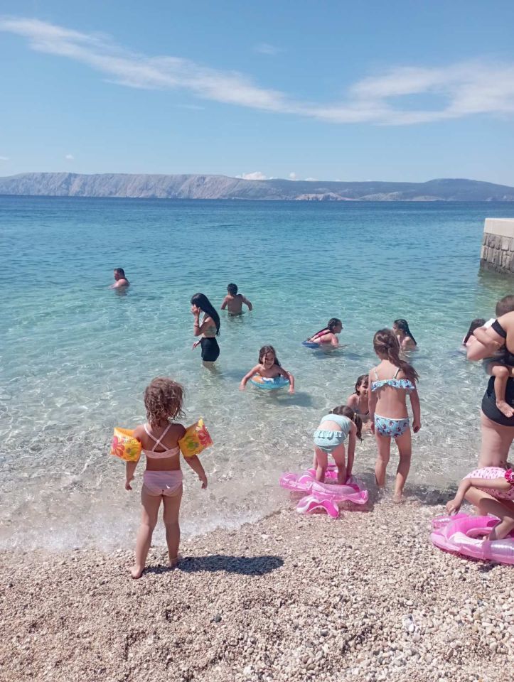 VALOVI RADOSTI Izlet na otok Krk oduševio udomljenu djecu (1)