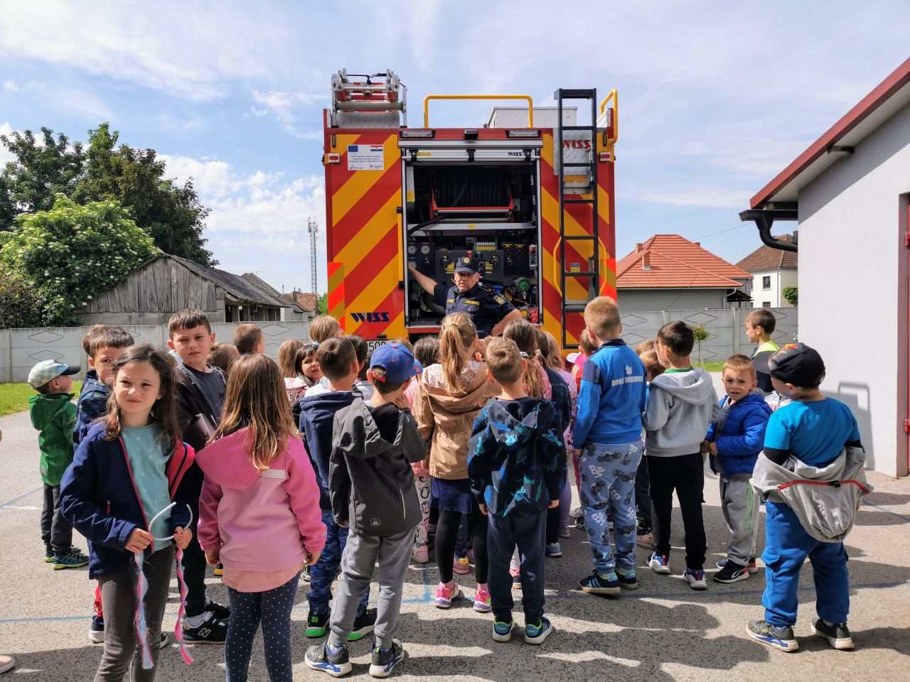 VATROGASNA AVANUTRA Kotoripski vrtićarci upoznali opremu i navalno vozilo (3)