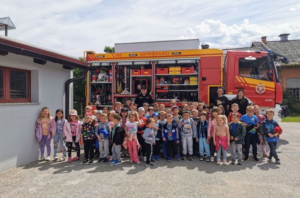 VATROGASNA AVANUTRA Kotoripski vrtićarci upoznali opremu i navalno vozilo (4)