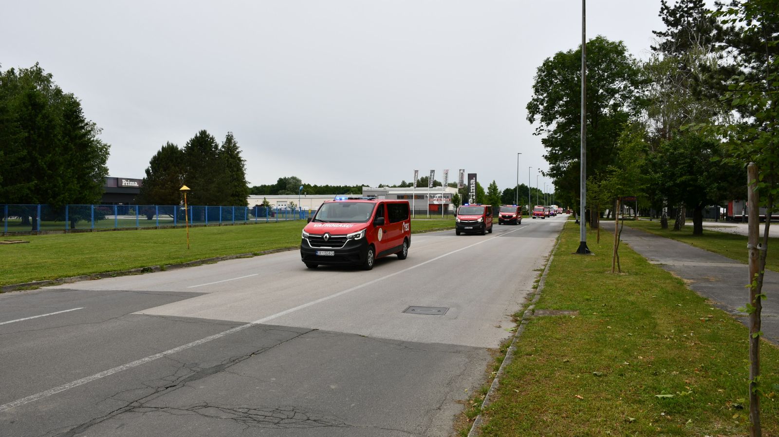 VATROGASNI DEFILE Ulicama Čakovca odjekuju sirene – vatrogasci u mimohodu (10) VATROGASNI DEFILE Ulicama Čakovca odjekuju sirene – vatrogasci u mimohodu (10)