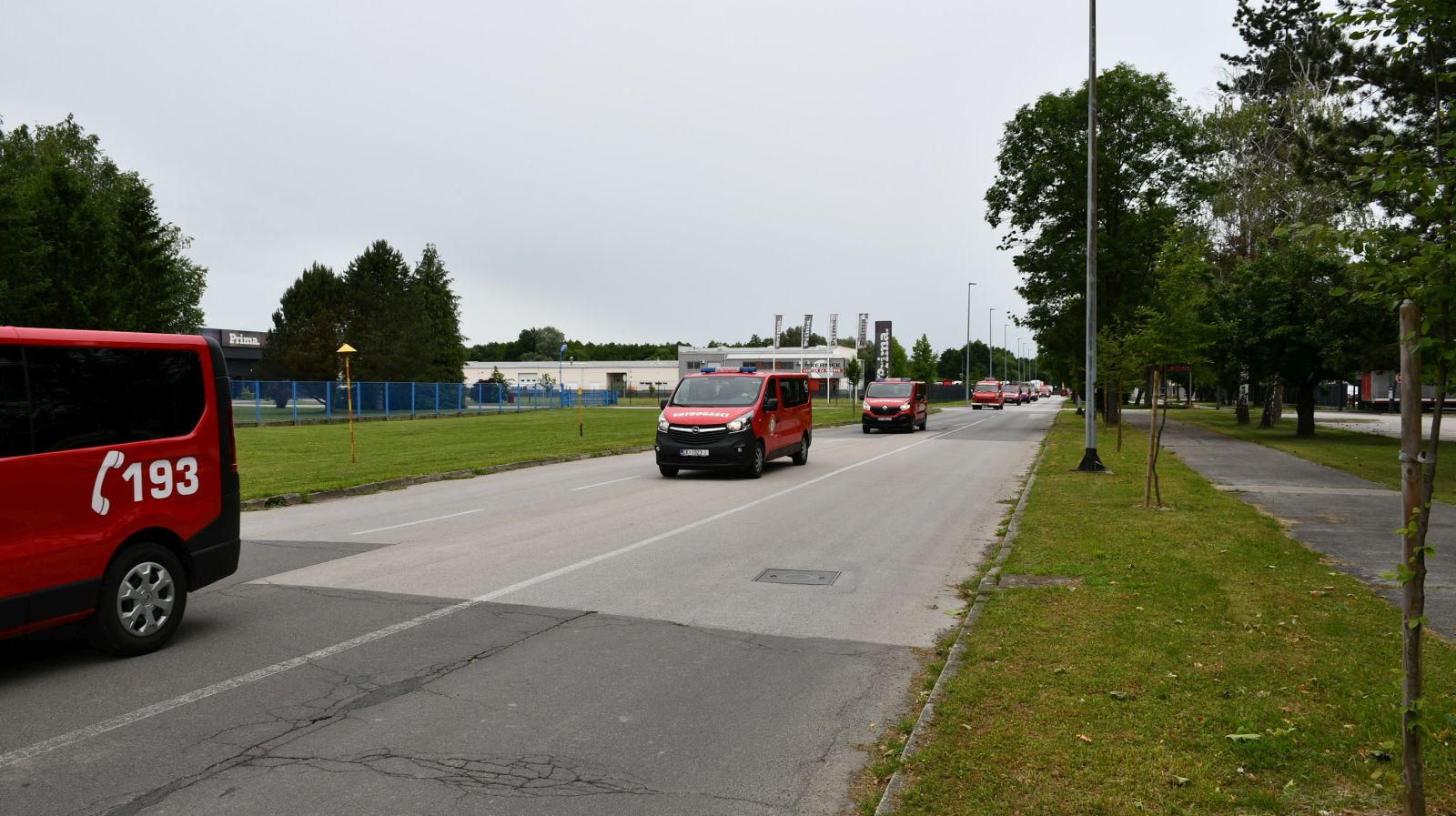 VATROGASNI DEFILE Ulicama Čakovca odjekuju sirene – vatrogasci u mimohodu (12) VATROGASNI DEFILE Ulicama Čakovca odjekuju sirene – vatrogasci u mimohodu (12)