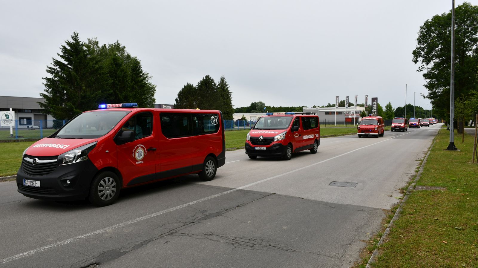 VATROGASNI DEFILE Ulicama Čakovca odjekuju sirene – vatrogasci u mimohodu (13) VATROGASNI DEFILE Ulicama Čakovca odjekuju sirene – vatrogasci u mimohodu (13)