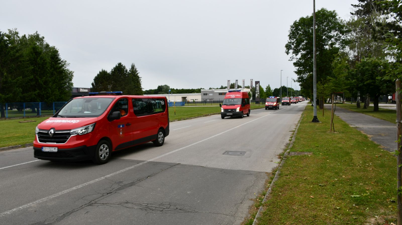 VATROGASNI DEFILE Ulicama Čakovca odjekuju sirene – vatrogasci u mimohodu (14) VATROGASNI DEFILE Ulicama Čakovca odjekuju sirene – vatrogasci u mimohodu (14)