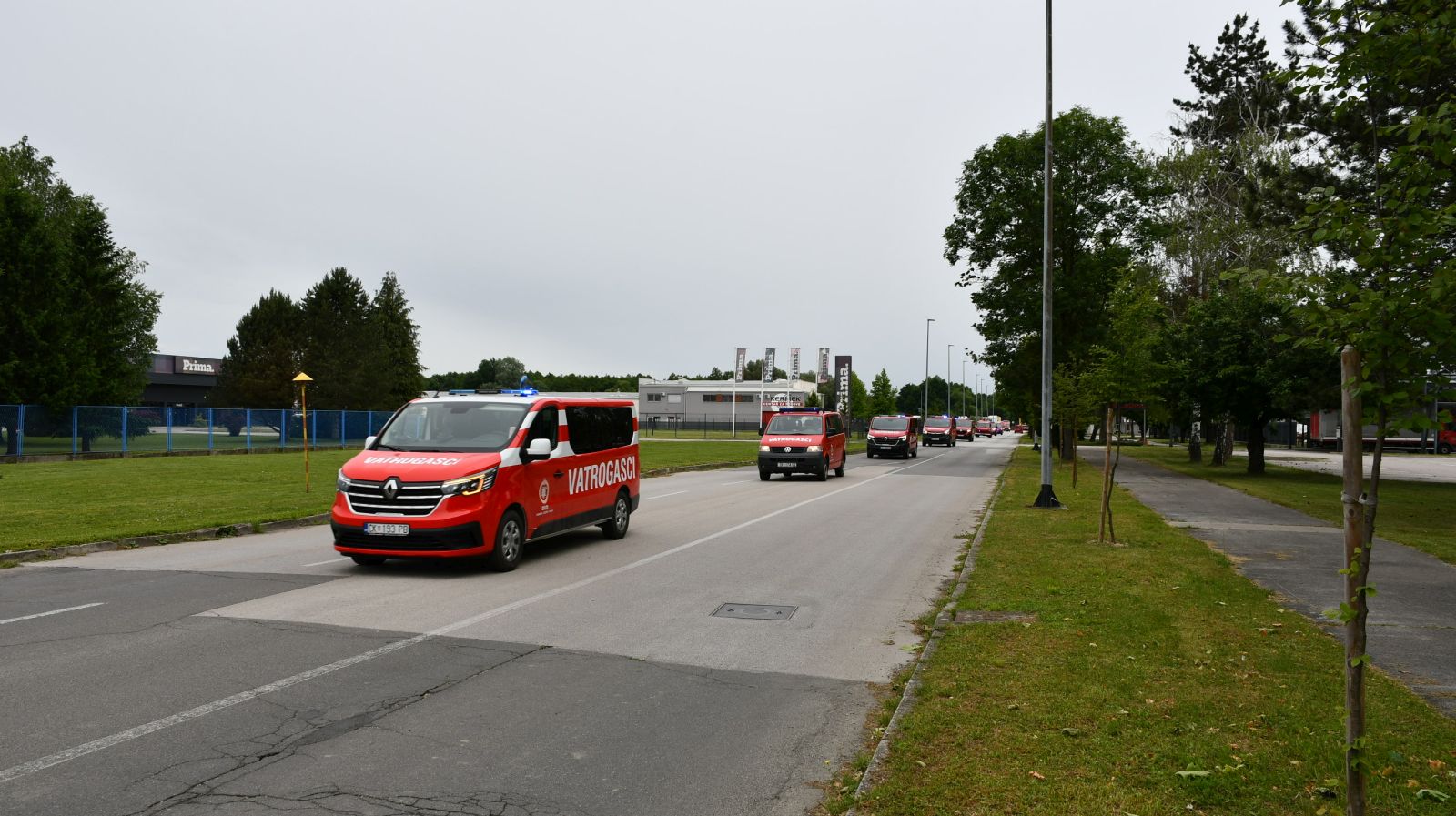 VATROGASNI DEFILE Ulicama Čakovca odjekuju sirene – vatrogasci u mimohodu (3) VATROGASNI DEFILE Ulicama Čakovca odjekuju sirene – vatrogasci u mimohodu (3)