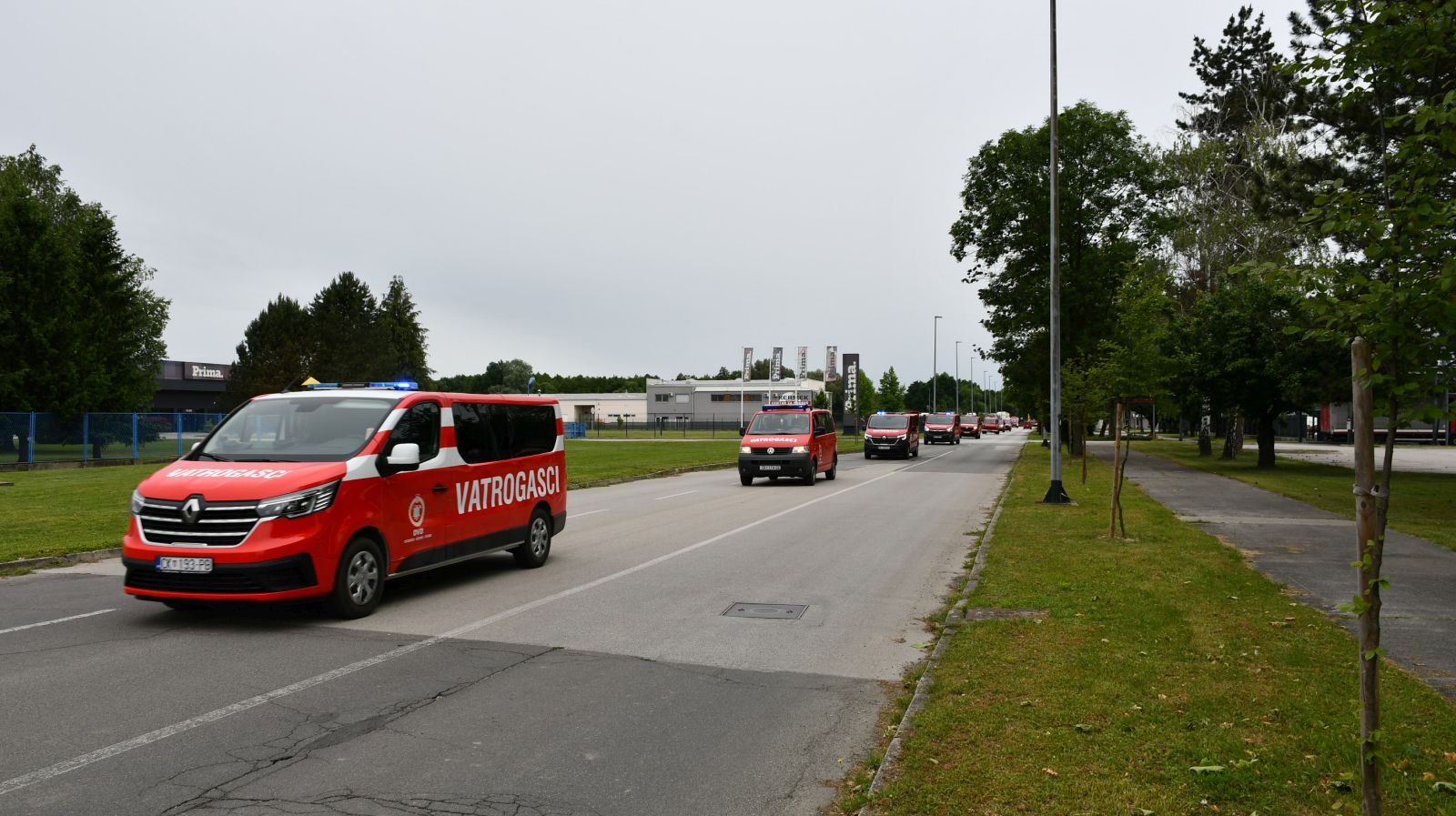 VATROGASNI DEFILE Ulicama Čakovca odjekuju sirene – vatrogasci u mimohodu (4) VATROGASNI DEFILE Ulicama Čakovca odjekuju sirene – vatrogasci u mimohodu (4)