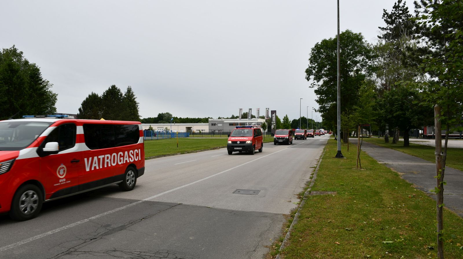 VATROGASNI DEFILE Ulicama Čakovca odjekuju sirene – vatrogasci u mimohodu (5) VATROGASNI DEFILE Ulicama Čakovca odjekuju sirene – vatrogasci u mimohodu (5)