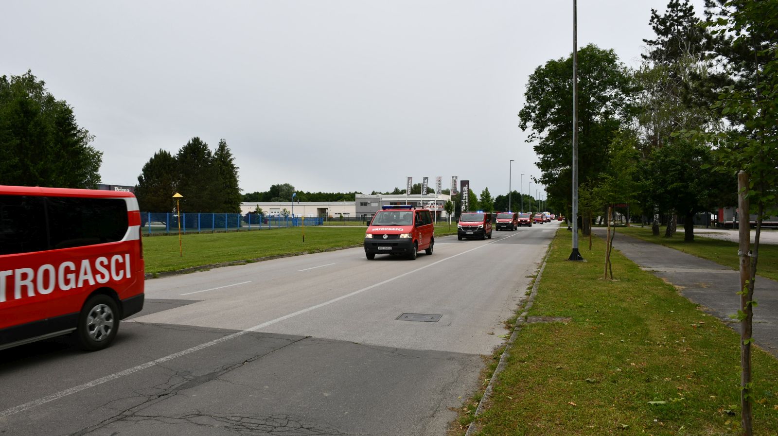 VATROGASNI DEFILE Ulicama Čakovca odjekuju sirene – vatrogasci u mimohodu (6) VATROGASNI DEFILE Ulicama Čakovca odjekuju sirene – vatrogasci u mimohodu (6)