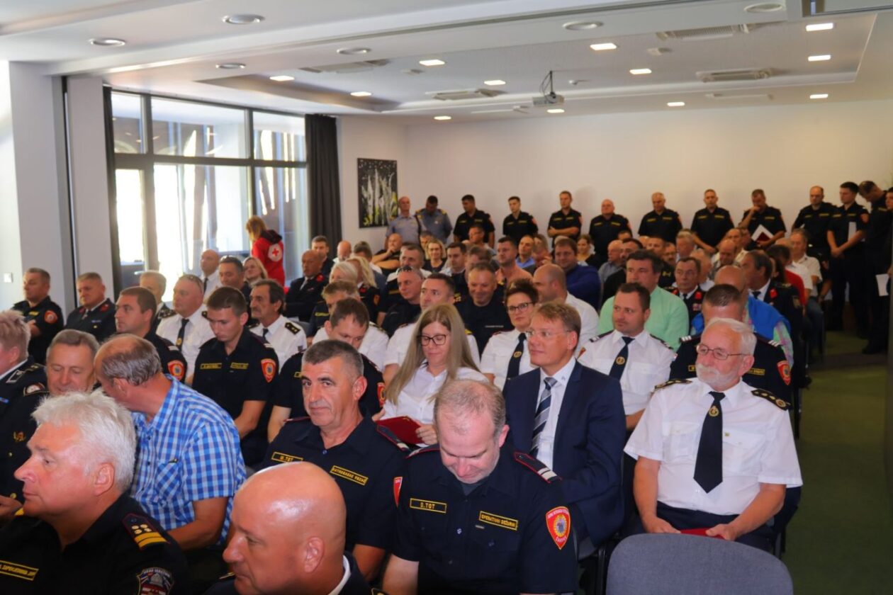 VELIKA OBLJETNICA Čakovec proslavio 50 godina profesionalnog vatrogastva (21)