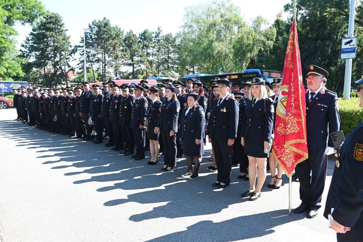 VELIKI JUBILEJ Međimurski vatrogasci na svečanosti 150. obljetnice Hrvatske vatrogasne zajednice u Lisinskom (5) VELIKI JUBILEJ Međimurski vatrogasci na svečanosti 150. obljetnice Hrvatske vatrogasne zajednice u Lisinskom (5)