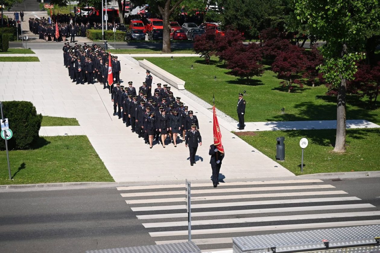 VELIKI JUBILEJ Međimurski vatrogasci na svečanosti 150. obljetnice Hrvatske vatrogasne zajednice u Lisinskom (7) VELIKI JUBILEJ Međimurski vatrogasci na svečanosti 150. obljetnice Hrvatske vatrogasne zajednice u Lisinskom (7)