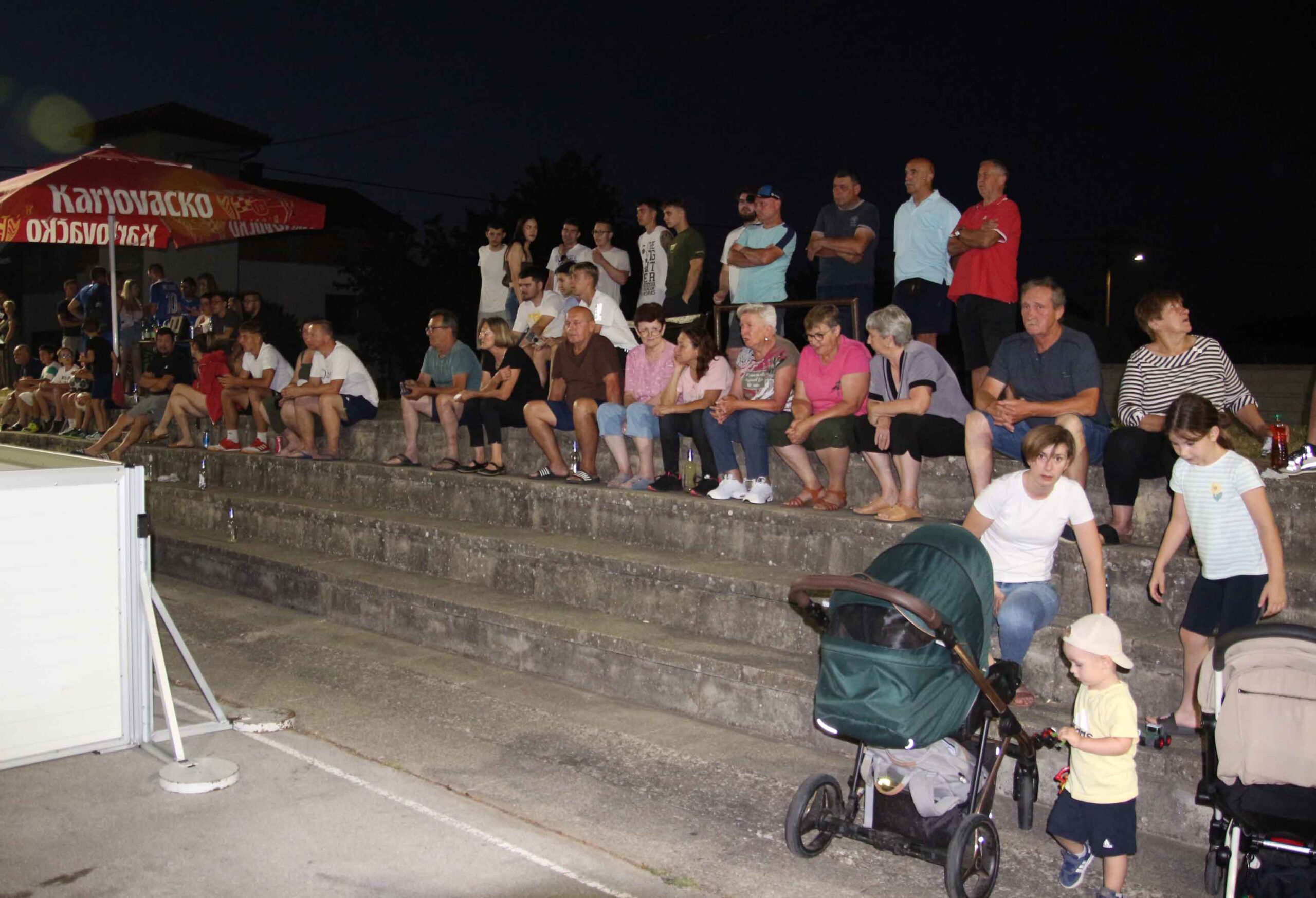 VELIKI TURNIR Atmosfera na 3. Čovec KUP-u podsjetila na prava malonogometna vremena (12)