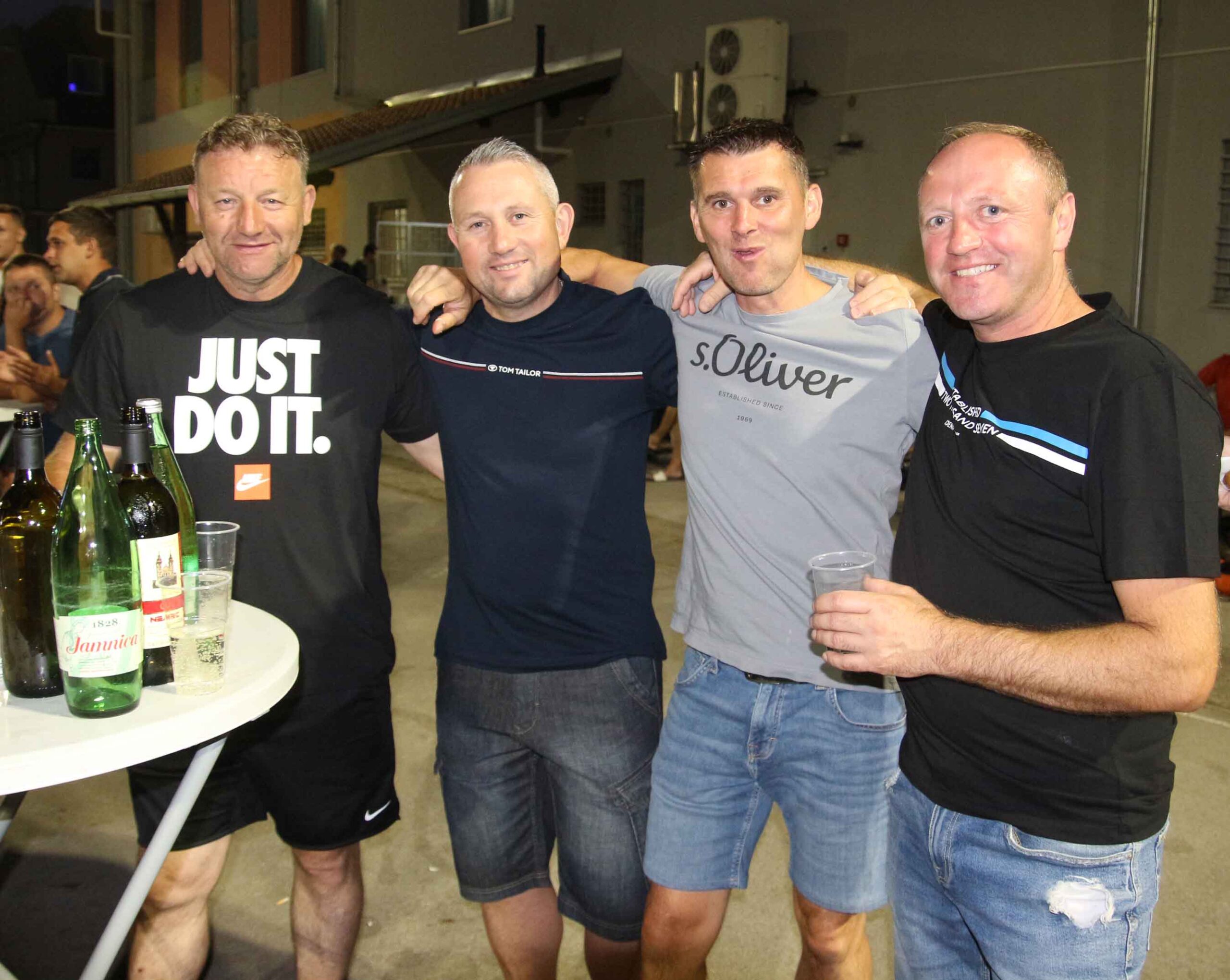 VELIKI TURNIR Atmosfera na 3. Čovec KUP-u podsjetila na prava malonogometna vremena (7)