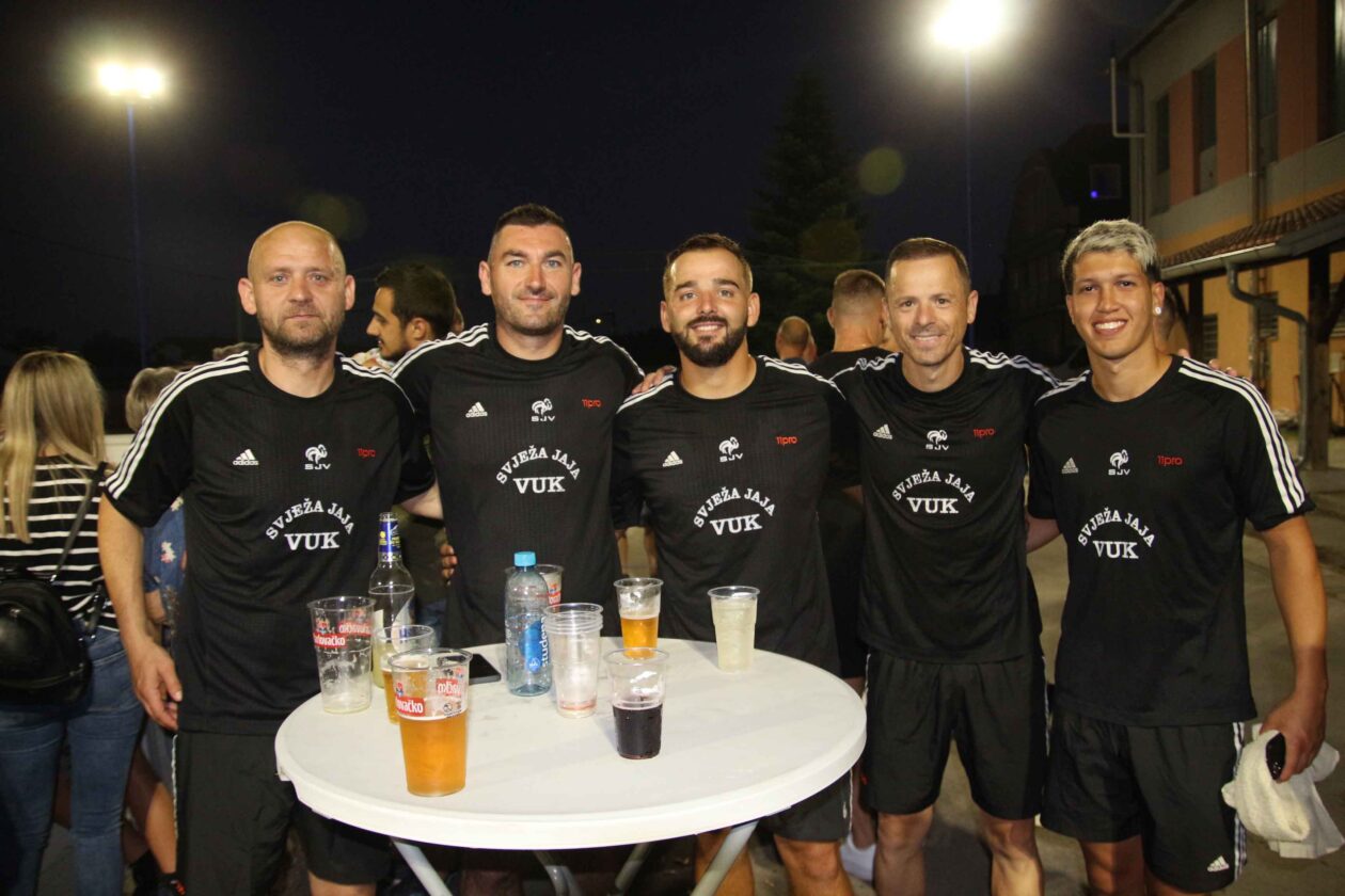 VELIKI TURNIR Atmosfera na 3. Čovec KUP-u podsjetila na prava malonogometna vremena (9)