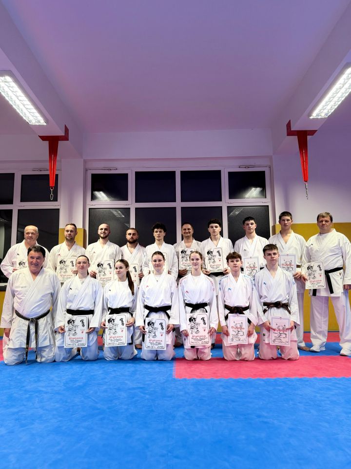 VELIKI USPJEH Čak 12 novih crnih pojaseva u KK Globus (6) VELIKI USPJEH Čak 12 novih crnih pojaseva u KK Globus (6)