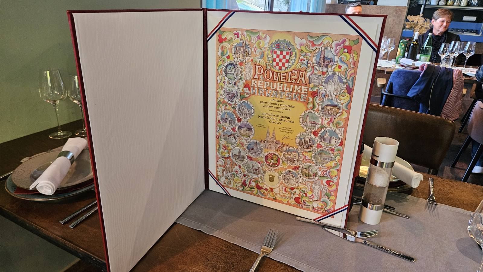 VELIKO PRIZNANJE Čakovečkom zboru ‘Josip Štolcer Slavenski’ uručena Povelja Republike Hrvatske (10)