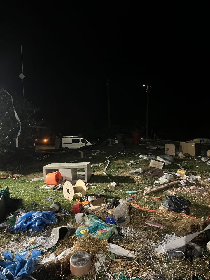 VELIKO SLAVLJE Nakon potepanja, Valerija Luthar i Mihael Medved proslavili zaruke (10) VELIKO SLAVLJE Nakon potepanja, Valerija Luthar i Mihael Medved proslavili zaruke (10)