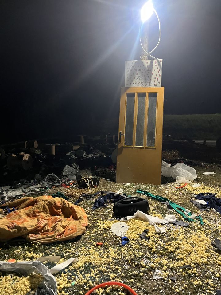 VELIKO SLAVLJE Nakon potepanja, Valerija Luthar i Mihael Medved proslavili zaruke (3) VELIKO SLAVLJE Nakon potepanja, Valerija Luthar i Mihael Medved proslavili zaruke (3)