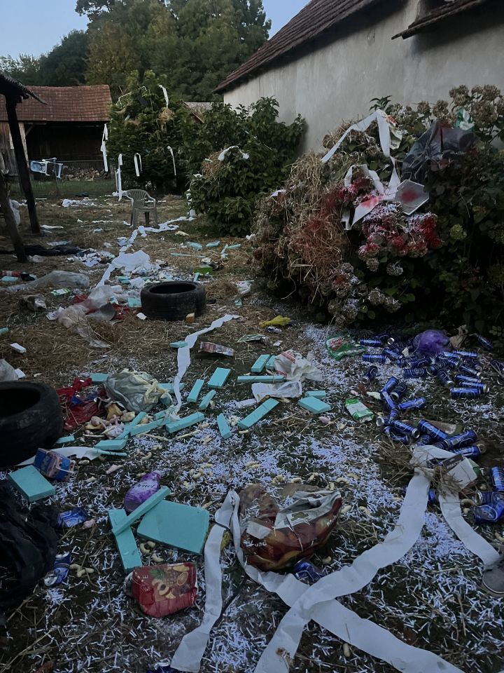 VELIKO SLAVLJE Nakon potepanja, Valerija Luthar i Mihael Medved proslavili zaruke (4) VELIKO SLAVLJE Nakon potepanja, Valerija Luthar i Mihael Medved proslavili zaruke (4)