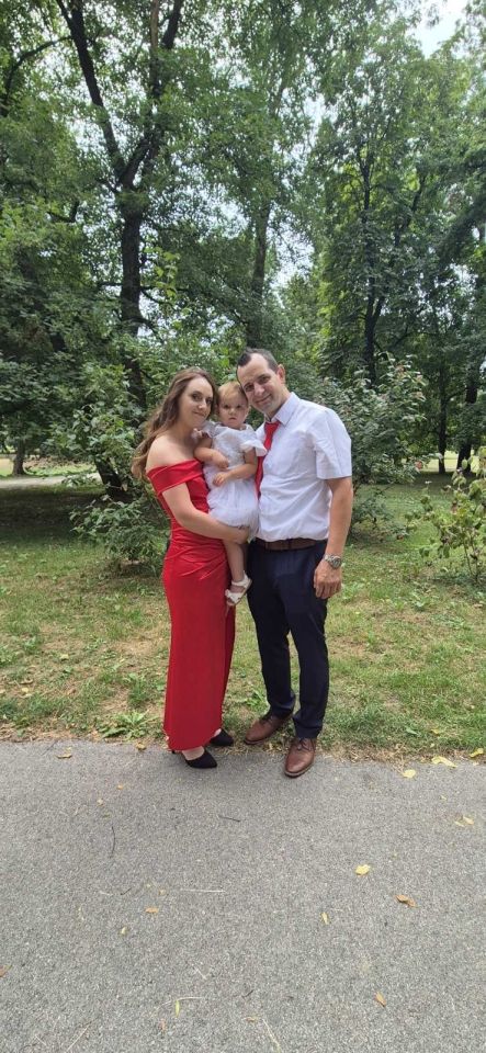 VELIKO SLAVLJE Nakon potepanja, Valerija Luthar i Mihael Medved proslavili zaruke (6) VELIKO SLAVLJE Nakon potepanja, Valerija Luthar i Mihael Medved proslavili zaruke (6)