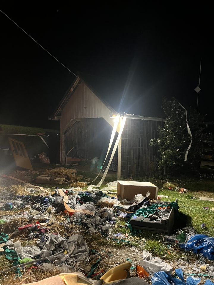 VELIKO SLAVLJE Nakon potepanja, Valerija Luthar i Mihael Medved proslavili zaruke (9) VELIKO SLAVLJE Nakon potepanja, Valerija Luthar i Mihael Medved proslavili zaruke (9)