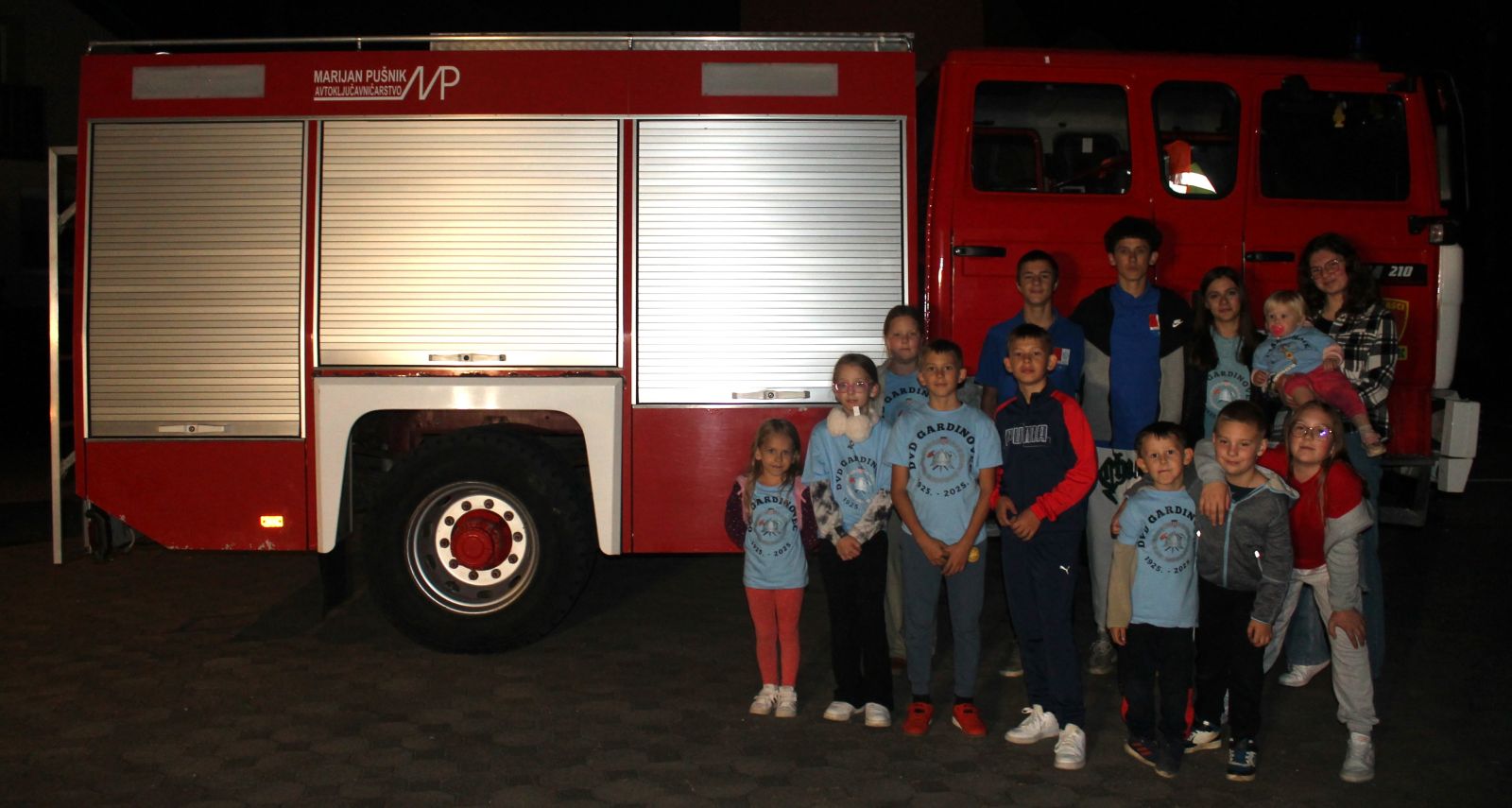 VELIKO SLAVLJE U GARDINOVCU Emotivni doček vatrogasaca nakon sjajnog nastupa u Novalji! (1)