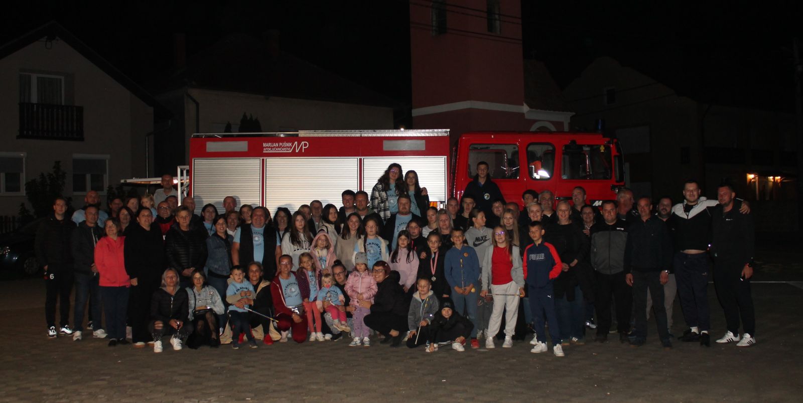 VELIKO SLAVLJE U GARDINOVCU Emotivni doček vatrogasaca nakon sjajnog nastupa u Novalji! (10)