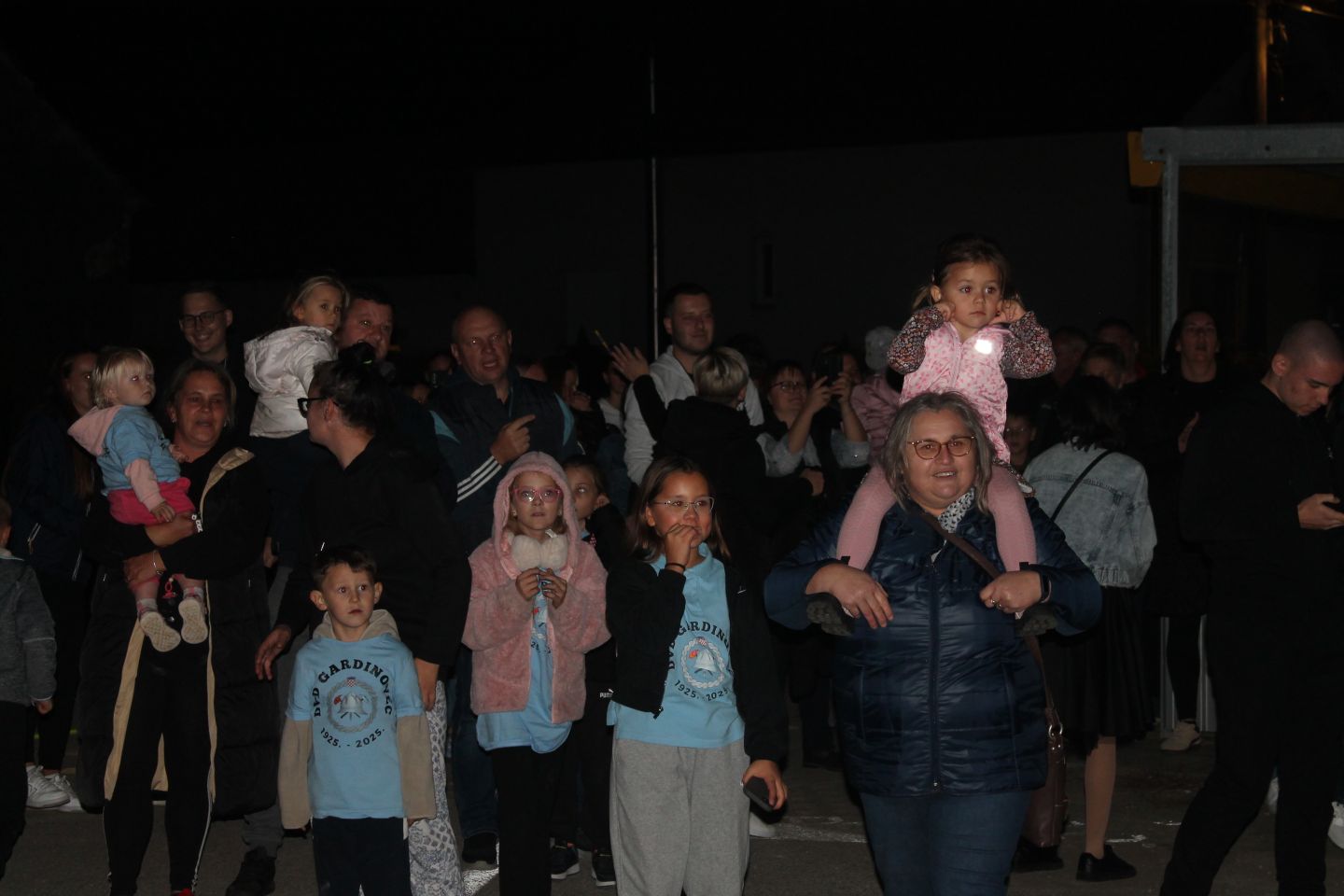 VELIKO SLAVLJE U GARDINOVCU Emotivni doček vatrogasaca nakon sjajnog nastupa u Novalji! (15)