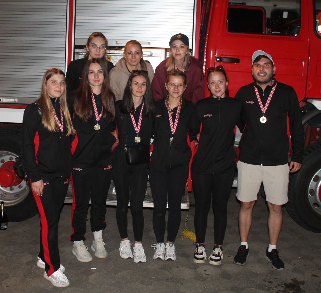 VELIKO SLAVLJE U GARDINOVCU Emotivni doček vatrogasaca nakon sjajnog nastupa u Novalji! (20)