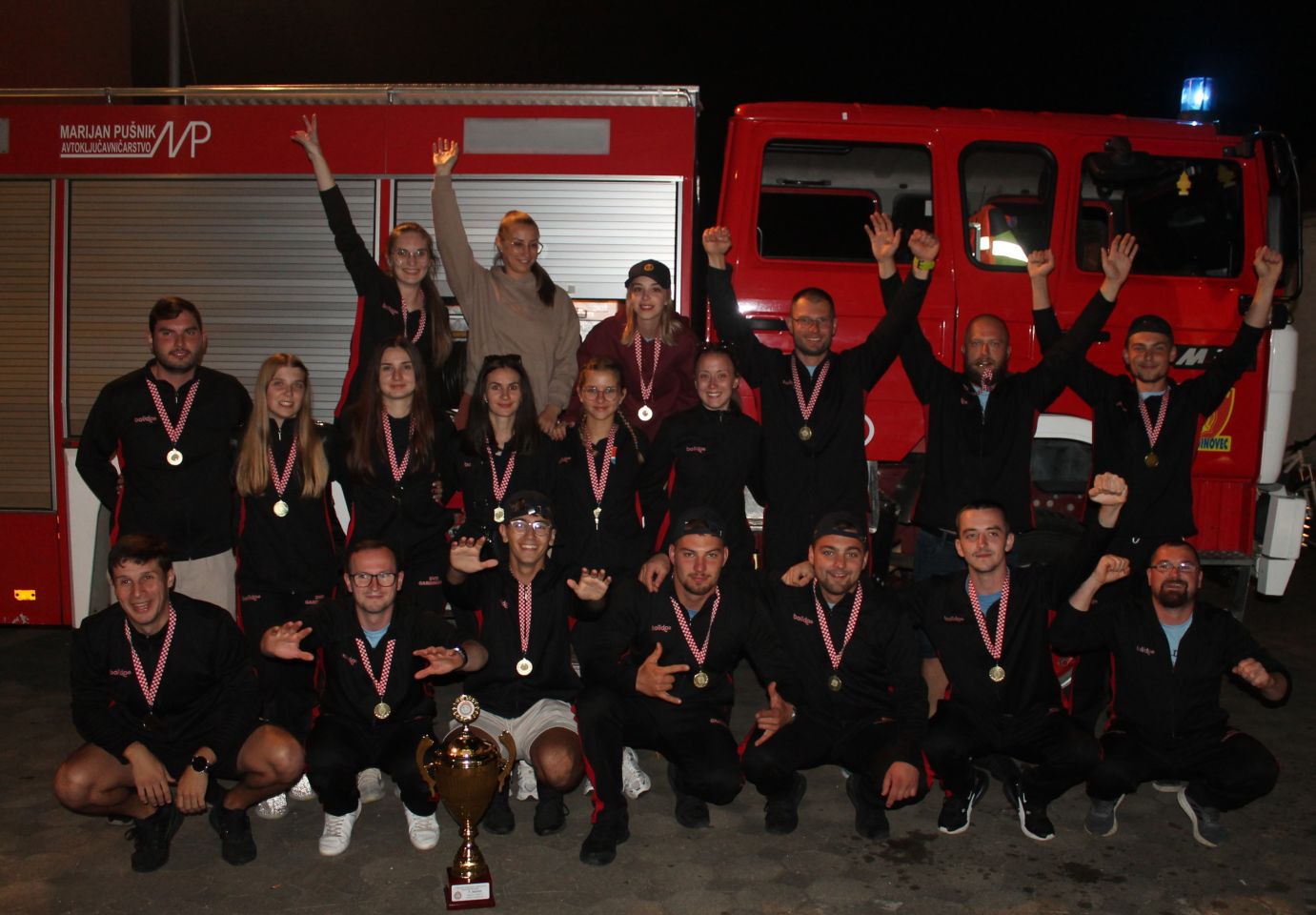 VELIKO SLAVLJE U GARDINOVCU Emotivni doček vatrogasaca nakon sjajnog nastupa u Novalji! (23)