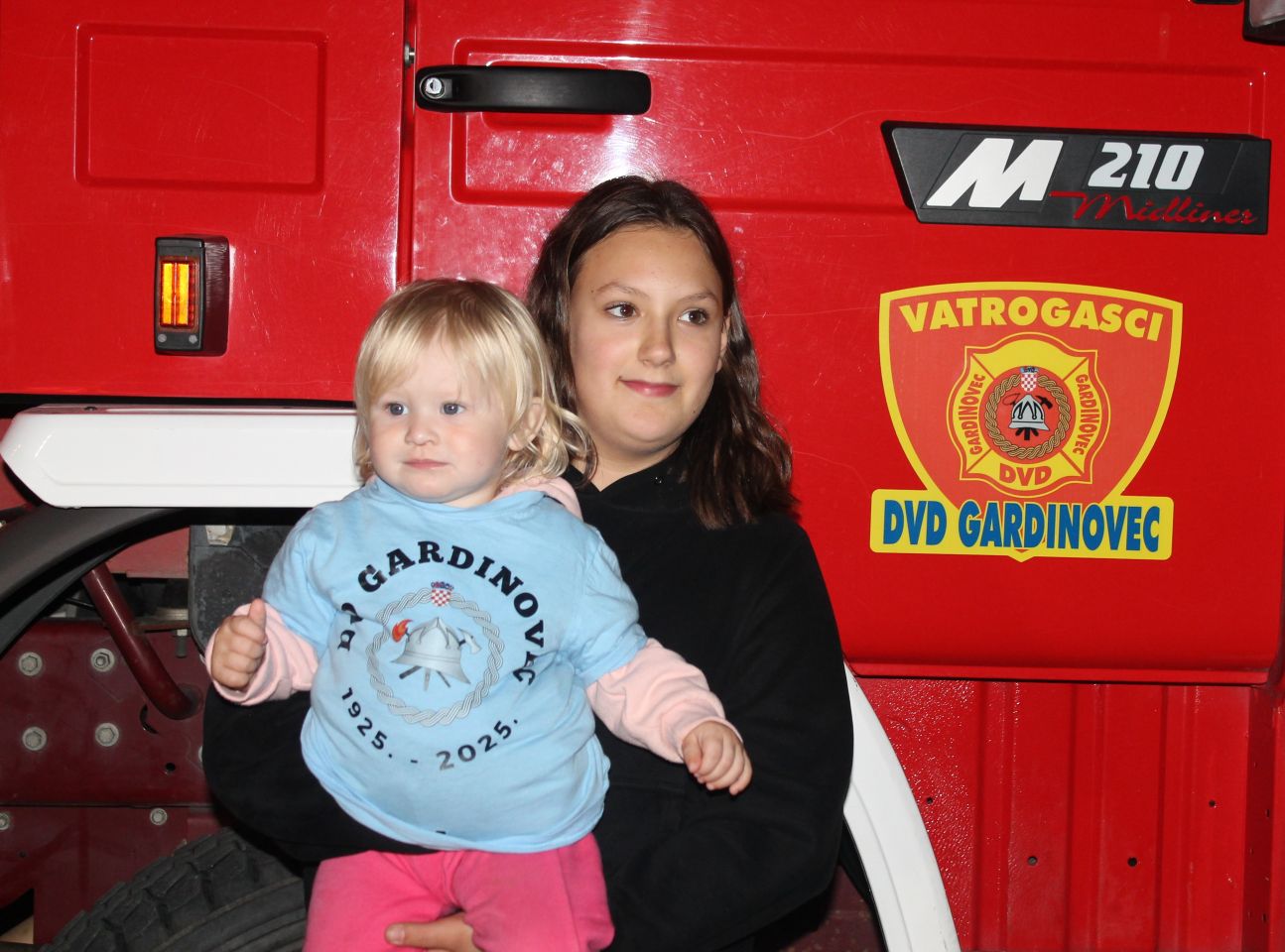 VELIKO SLAVLJE U GARDINOVCU Emotivni doček vatrogasaca nakon sjajnog nastupa u Novalji! (5)