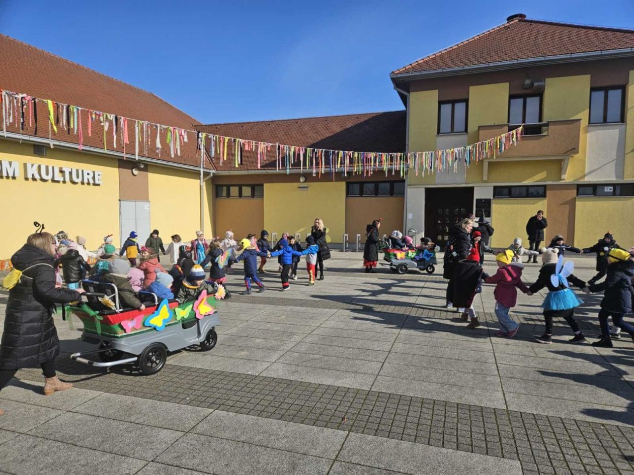 VESELA TRADICIJA Djeca vratila vlast načelniku Škvorcu (8)