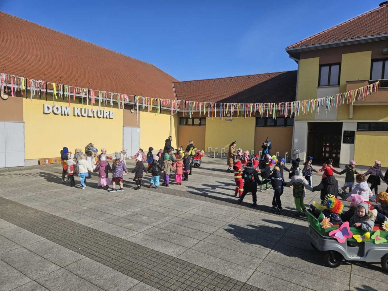 VESELA TRADICIJA Djeca vratila vlast načelniku Škvorcu (9)