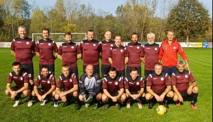 VIŠE OD NOGOMETA Veterani Hajduka Brezje pokazali snagu humanosti (12) VIŠE OD NOGOMETA Veterani Hajduka Brezje pokazali snagu humanosti (12)