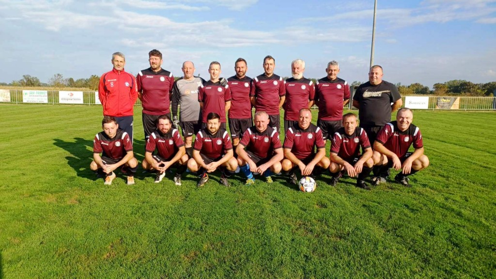 VIŠE OD NOGOMETA Veterani Hajduka Brezje pokazali snagu humanosti (13) VIŠE OD NOGOMETA Veterani Hajduka Brezje pokazali snagu humanosti (13)