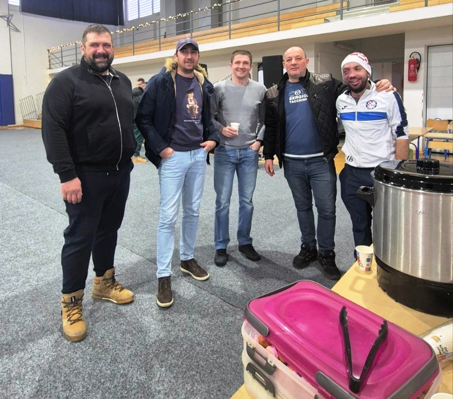 VIŠE OD NOGOMETA Veterani Hajduka Brezje pokazali snagu humanosti (7) VIŠE OD NOGOMETA Veterani Hajduka Brezje pokazali snagu humanosti (7)