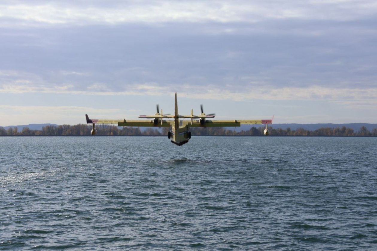 VJEŽBA SIGURNOSTI U OPOROVCU Kanader uvježbavao zahvat vode iz jezera za hitne situacije (20) VJEŽBA SIGURNOSTI U OPOROVCU Kanader uvježbavao zahvat vode iz jezera za hitne situacije (20)