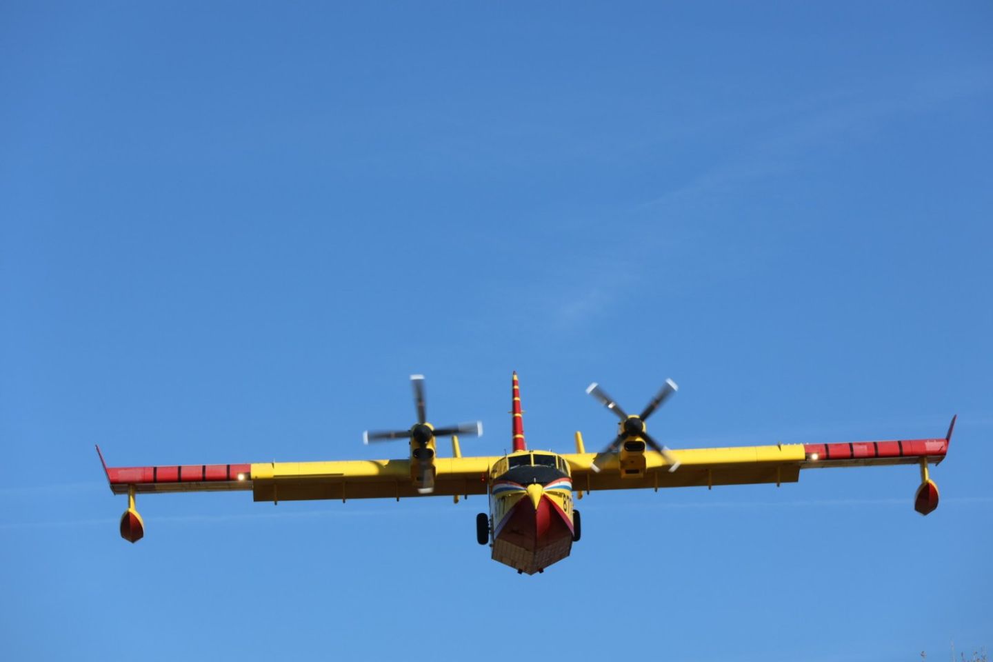 VJEŽBA SIGURNOSTI U OPOROVCU Kanader uvježbavao zahvat vode iz jezera za hitne situacije (21)