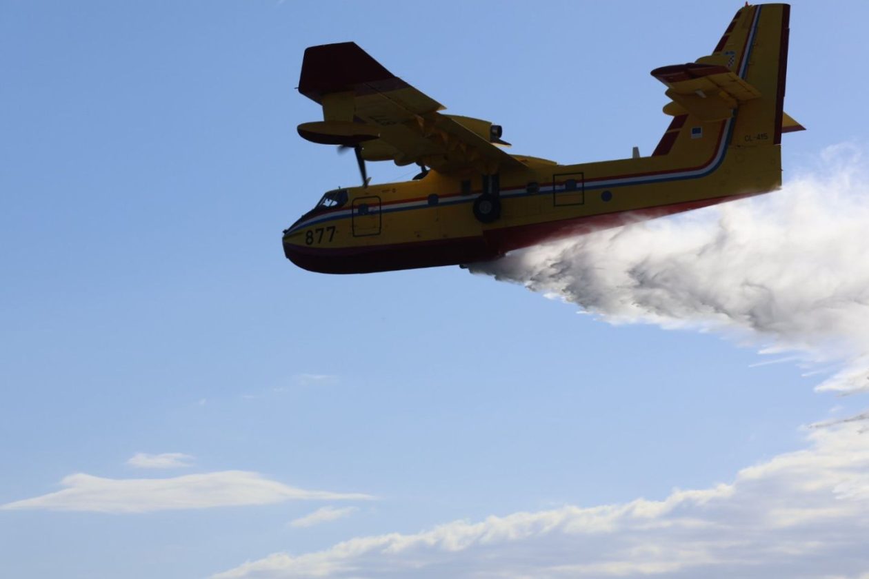 VJEŽBA SIGURNOSTI U OPOROVCU Kanader uvježbavao zahvat vode iz jezera za hitne situacije (26) VJEŽBA SIGURNOSTI U OPOROVCU Kanader uvježbavao zahvat vode iz jezera za hitne situacije (26)