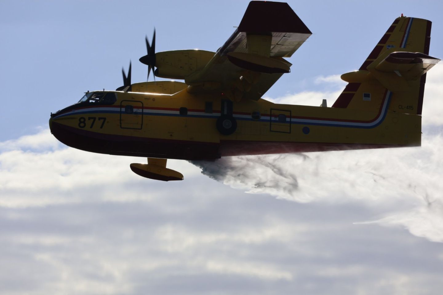 VJEŽBA SIGURNOSTI U OPOROVCU Kanader uvježbavao zahvat vode iz jezera za hitne situacije (5)