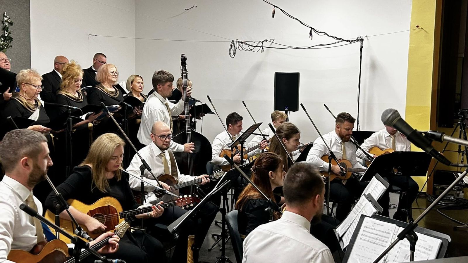 VRATIŠINEC Mješoviti pjevački zbor proslavio desetljeće rada svečanim koncertom (10)