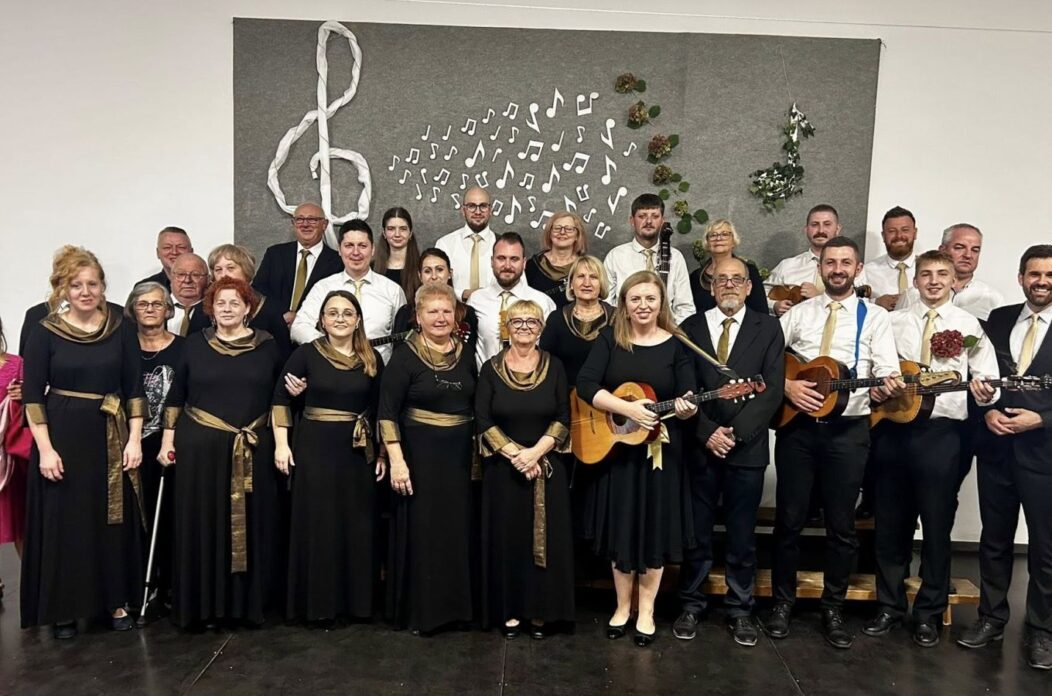 VRATIŠINEC Mješoviti pjevački zbor proslavio desetljeće rada svečanim koncertom (12)