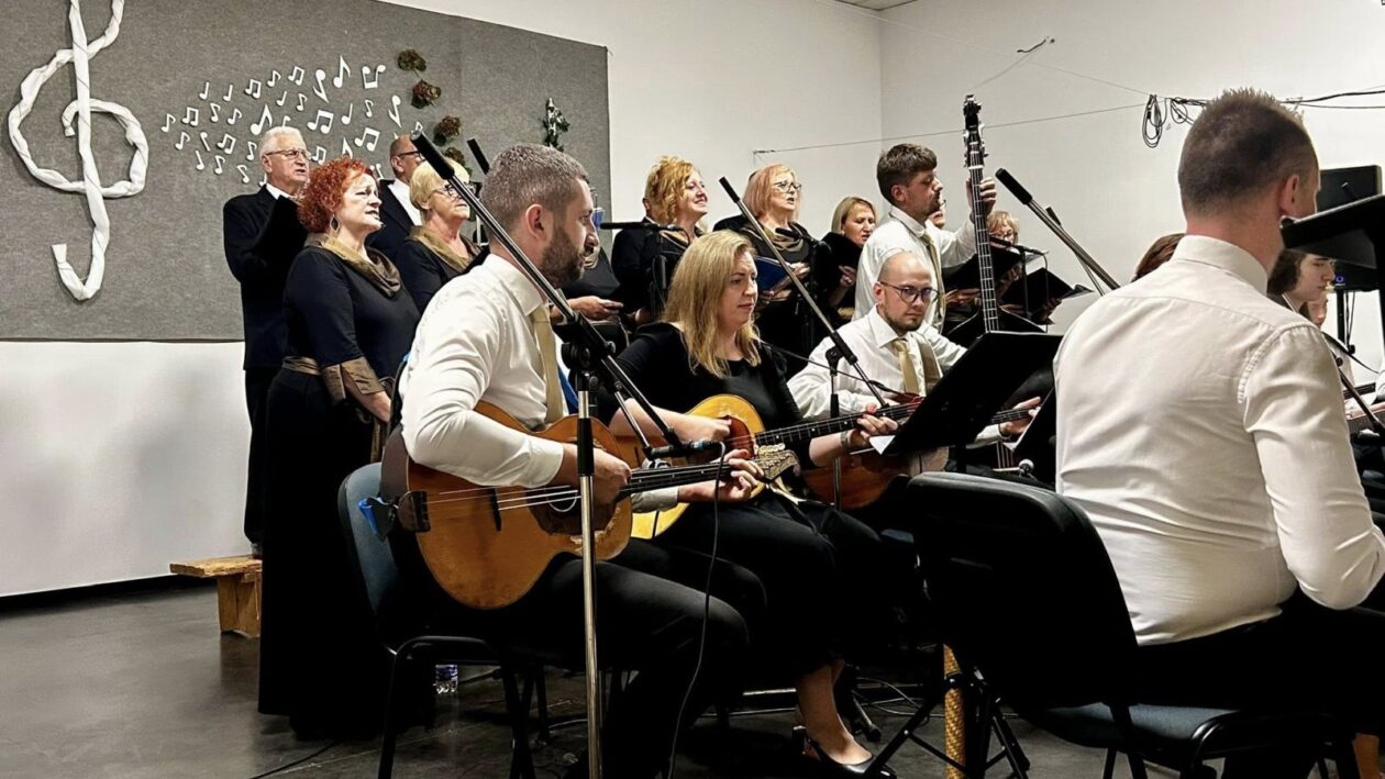 VRATIŠINEC Mješoviti pjevački zbor proslavio desetljeće rada svečanim koncertom (9)